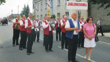 Pochod a Jablunkovanka v čele s Bohuškem a Irenkou